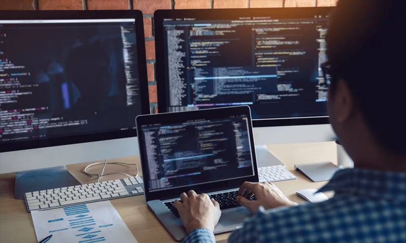 数据科学选型：R与Python如何赋能泉州网站建设？